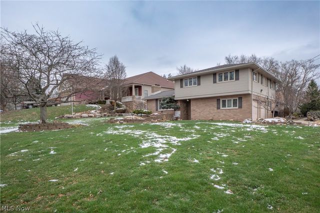 7416 Woodcrest Avenue NE, Canton, OH 44721