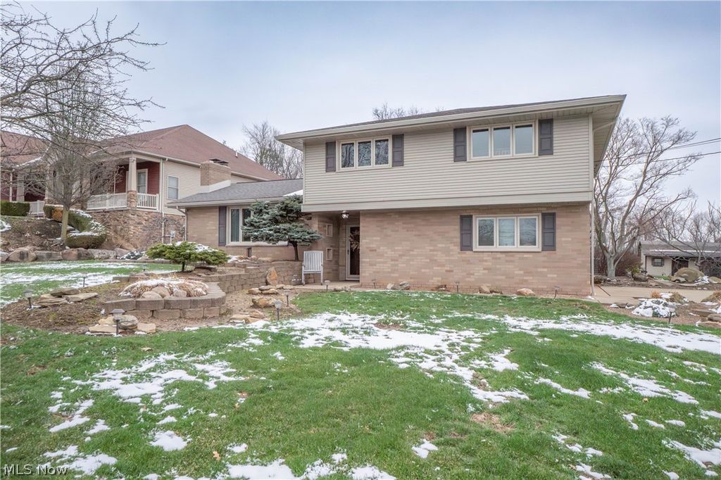 7416 Woodcrest Avenue NE, Canton, OH 44721