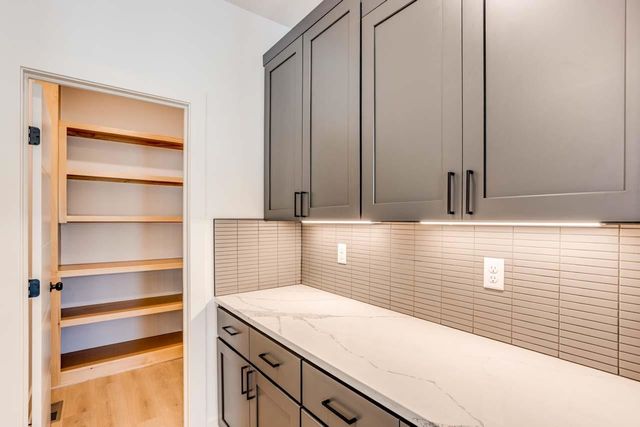 8547 W 37TH ST N, Wichita, KS 67205