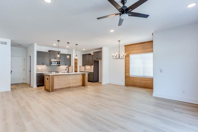 8547 W 37TH ST N, Wichita, KS 67205