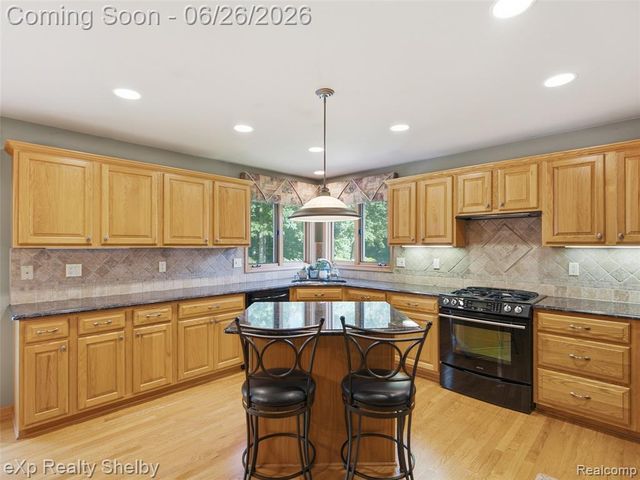 56432 Cromwell Court, Utica, MI 48316
