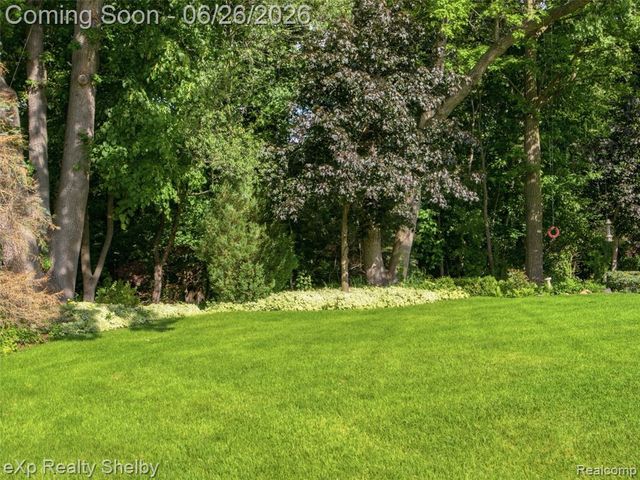 56432 Cromwell Court, Utica, MI 48316