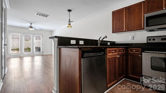 1224 Green Oaks Lane F, Charlotte, NC 28205