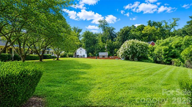 1224 Green Oaks Lane F, Charlotte, NC 28205