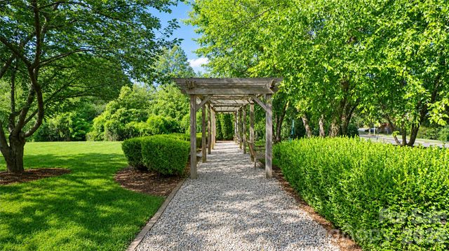 1224 Green Oaks Lane F, Charlotte, NC 28205