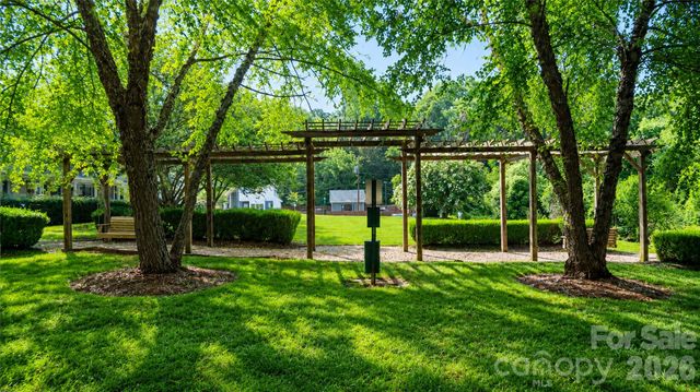 1224 Green Oaks Lane F, Charlotte, NC 28205