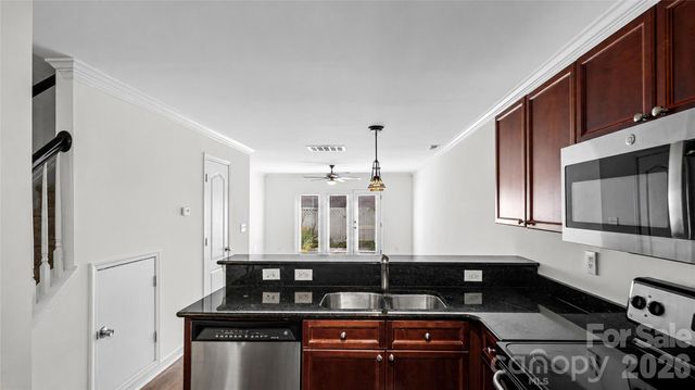 1224 Green Oaks Lane F, Charlotte, NC 28205