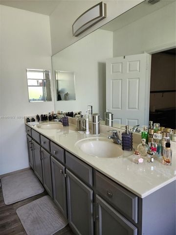 11629 NW 87th Ln 11629, Doral, FL 33178