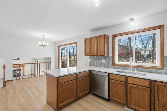 6408 Fox Run, Mcfarland, WI 53558