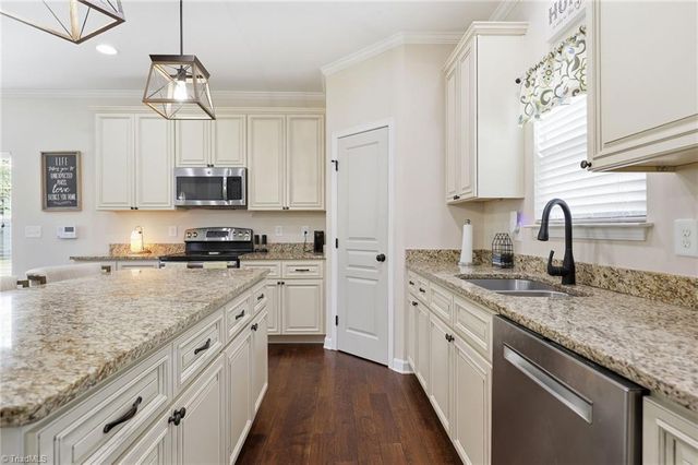 218 Penry Lane, Clemmons, NC 27012