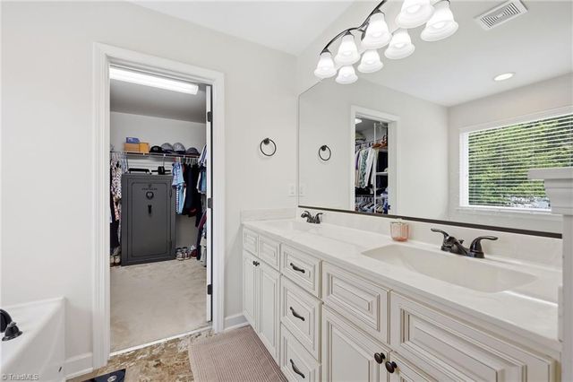 218 Penry Lane, Clemmons, NC 27012