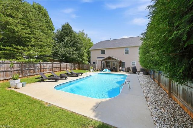 218 Penry Lane, Clemmons, NC 27012
