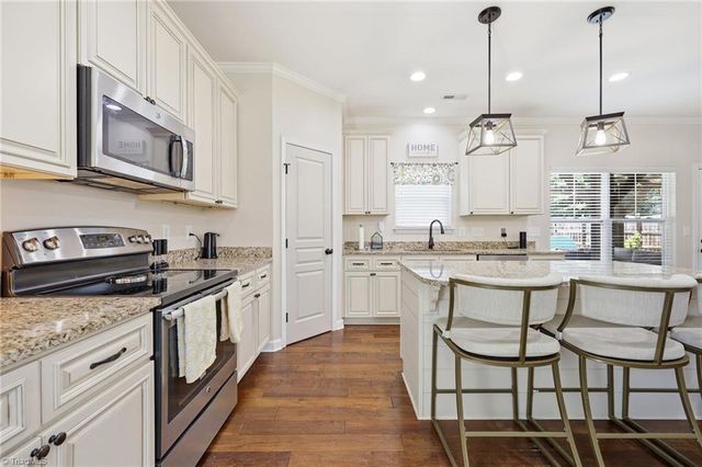 218 Penry Lane, Clemmons, NC 27012