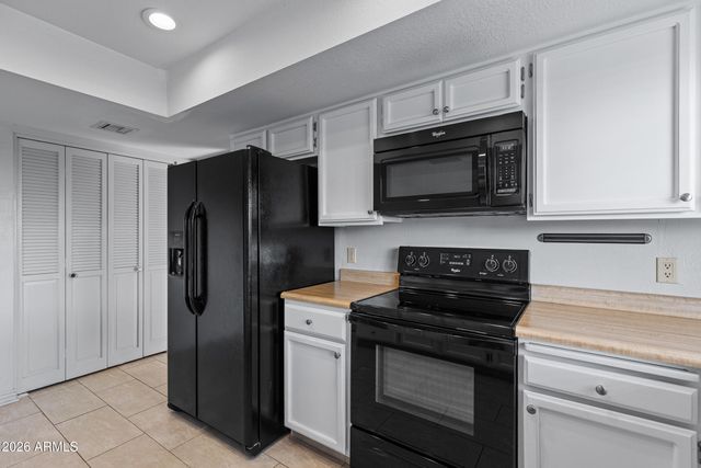 8185 E Del Caverna Drive, Scottsdale, AZ 85258