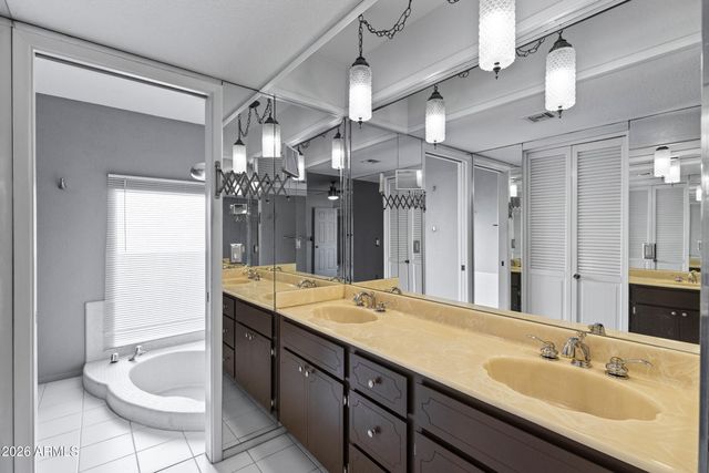 8185 E Del Caverna Drive, Scottsdale, AZ 85258