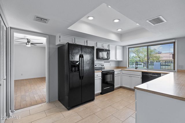 8185 E Del Caverna Drive, Scottsdale, AZ 85258