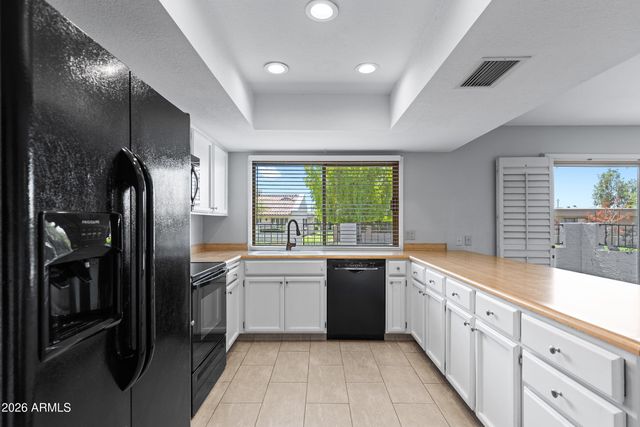 8185 E Del Caverna Drive, Scottsdale, AZ 85258