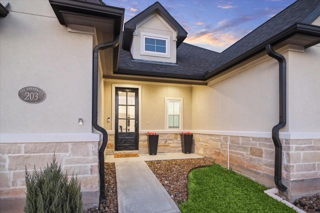 203 Hampton Glen Road, Montgomery, TX 77356
