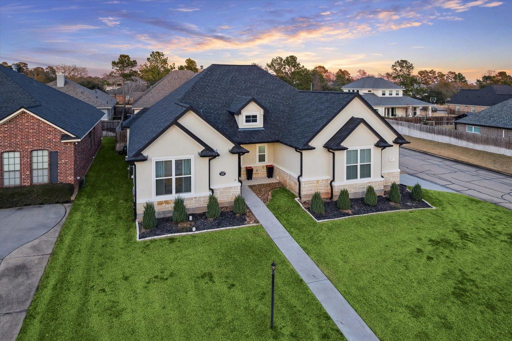 203 Hampton Glen Road, Montgomery, TX 77356