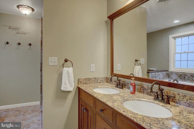 4171 FLETCHER DR, Greencastle, PA 17225