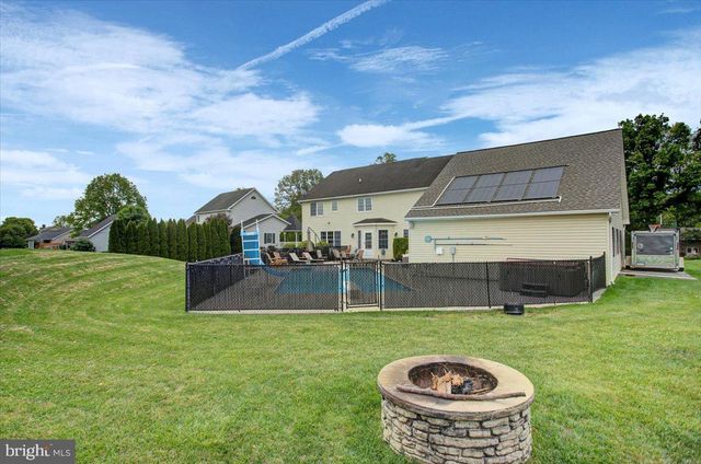 4171 FLETCHER DR, Greencastle, PA 17225