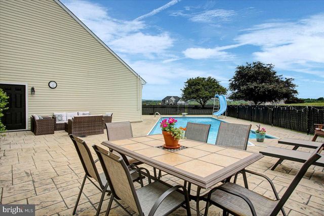4171 FLETCHER DR, Greencastle, PA 17225