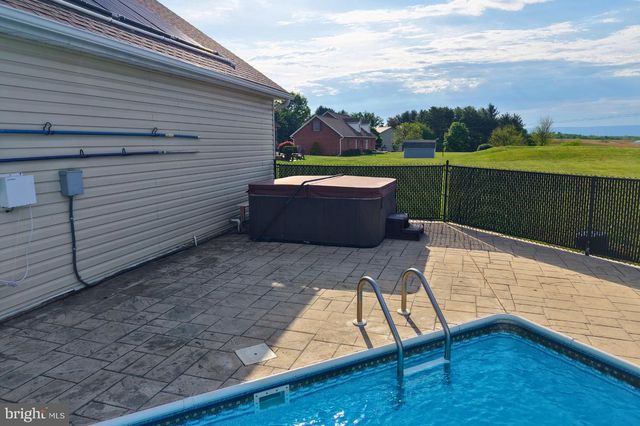 4171 FLETCHER DR, Greencastle, PA 17225