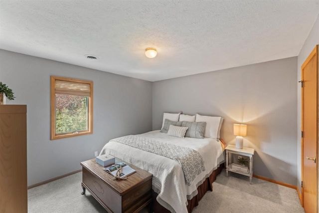 570 Connor Court, Lake Mills, WI 53551