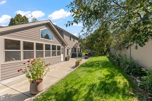 570 Connor Court, Lake Mills, WI 53551