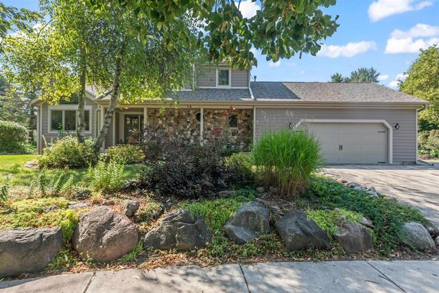 570 Connor Court, Lake Mills, WI 53551