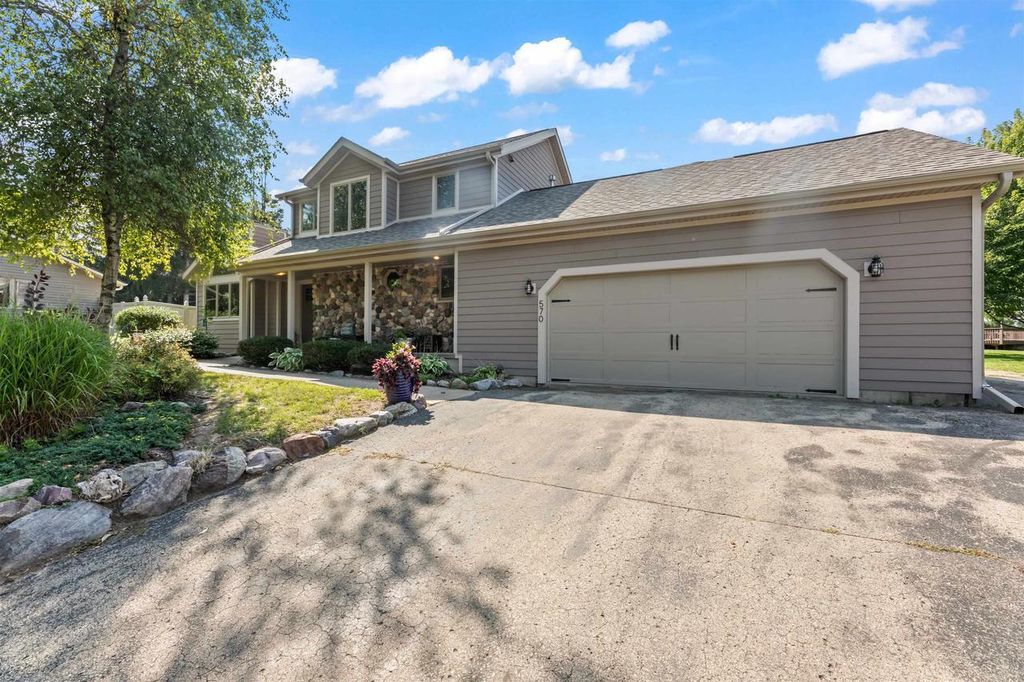 570 Connor Court, Lake Mills, WI 53551