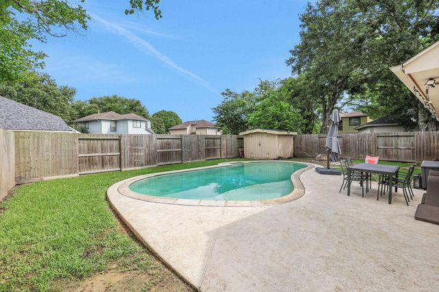 2514 S Mission Circle, Friendswood, TX 77546