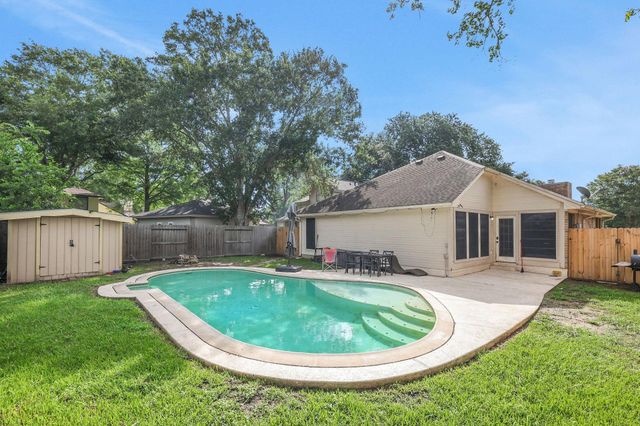 2514 S Mission Circle, Friendswood, TX 77546