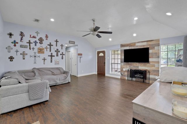 2514 S Mission Circle, Friendswood, TX 77546