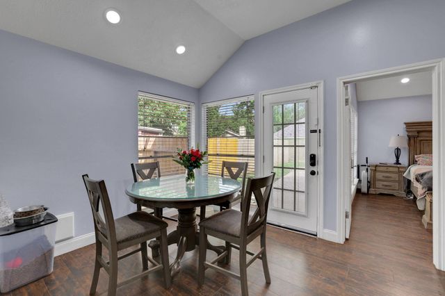 2514 S Mission Circle, Friendswood, TX 77546