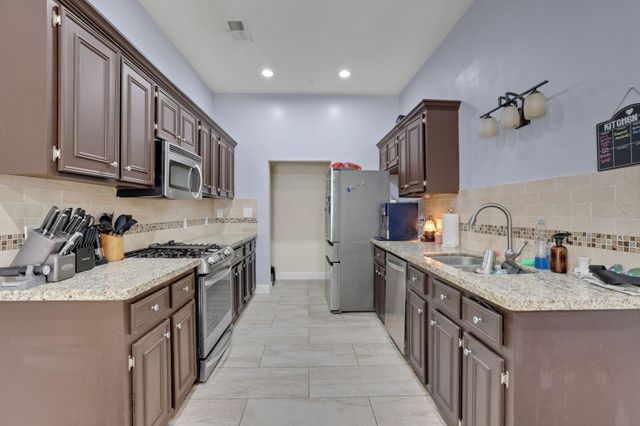 2514 S Mission Circle, Friendswood, TX 77546