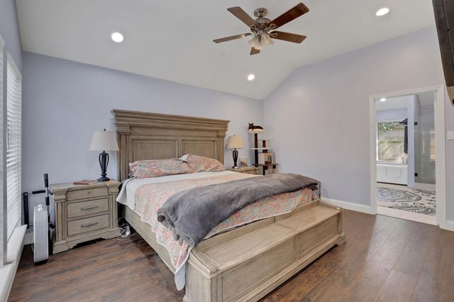 2514 S Mission Circle, Friendswood, TX 77546