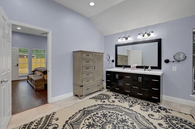 2514 S Mission Circle, Friendswood, TX 77546
