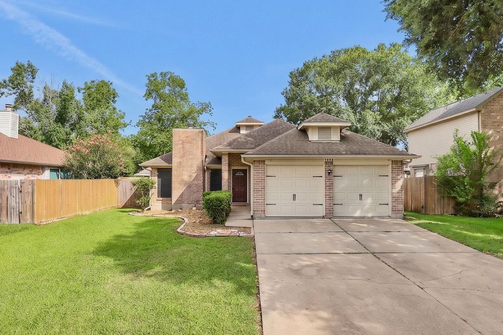2514 S Mission Circle, Friendswood, TX 77546