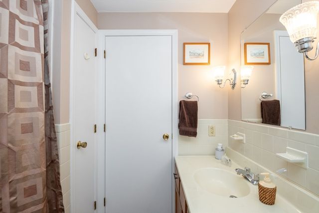 30 Conant St 1B, Beverly, MA 01915