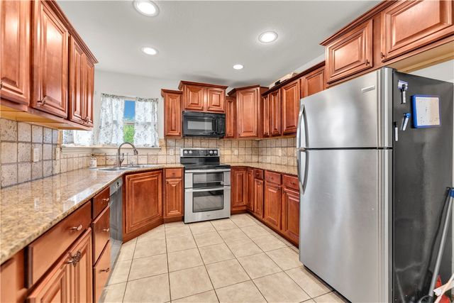 3502 S Stoney Point Road, Rogers, AR 72758