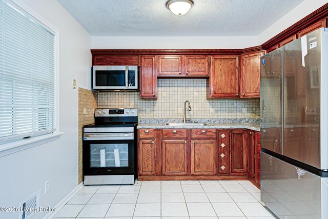 5101 Mt Marcy Rd, Louisville, KY 40216