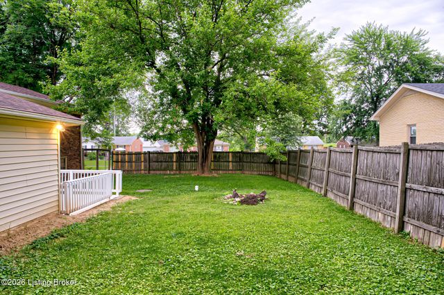 5101 Mt Marcy Rd, Louisville, KY 40216