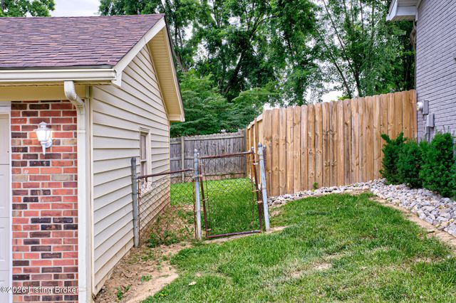 5101 Mt Marcy Rd, Louisville, KY 40216
