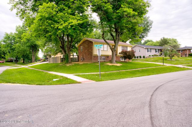 5101 Mt Marcy Rd, Louisville, KY 40216