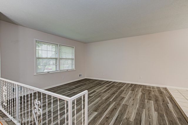 5101 Mt Marcy Rd, Louisville, KY 40216