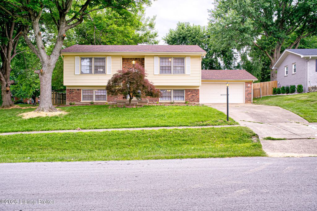 5101 Mt Marcy Rd, Louisville, KY 40216