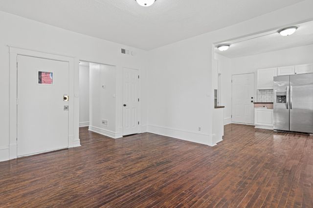 2820 12th Avenue S, Minneapolis, MN 55407