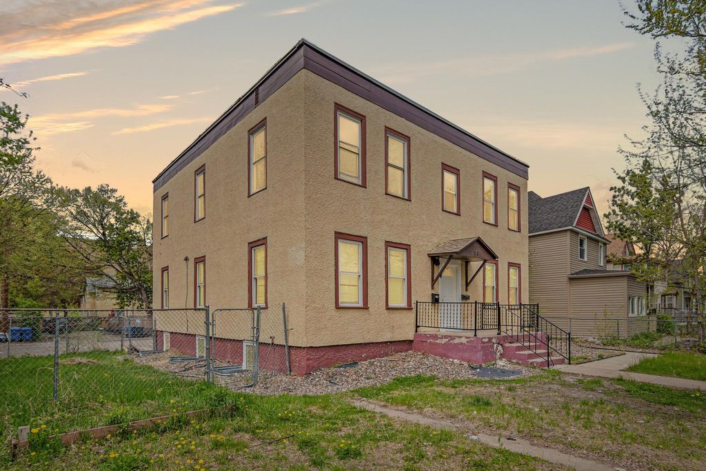 2820 12th Avenue S, Minneapolis, MN 55407