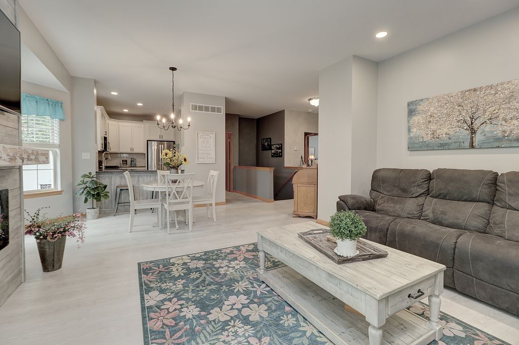 1635 Augusta Lane, Shorewood, IL 60404 — photo 5